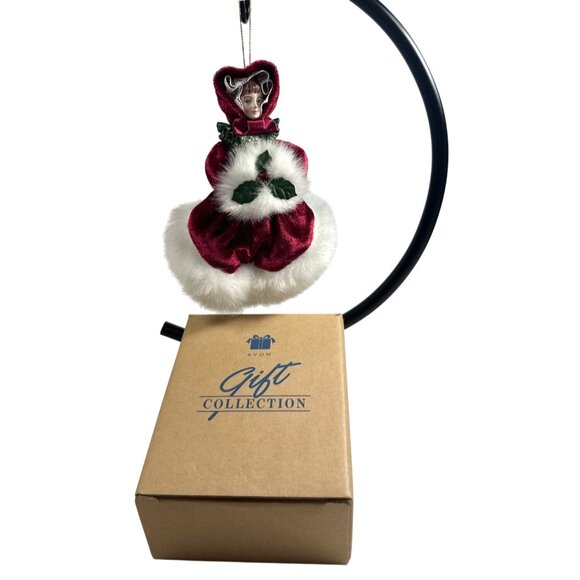 Avon 1998 Victorian Ladies Ornament Winter Velvet With Box Christmas - Picture 7 of 8